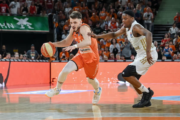 役中的强大 役中的强大